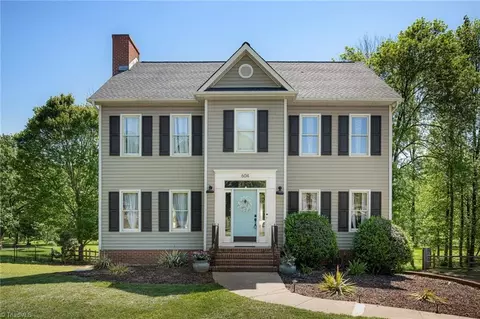 604 Schaefer Ct, Clemmons, NC 27012