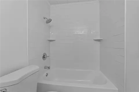 Bath - 1406 Delk Dr, High Point, NC 27265 photo 3 of 4