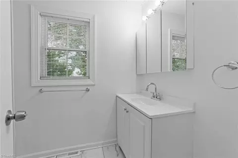Bath - 1406 Delk Dr, High Point, NC 27265 photo 2 of 4