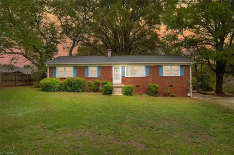 1421 Mountain St E, Kernersville, NC 27284