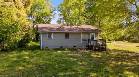 403 Moffitt Dr, High Point, NC 27265