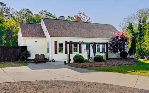 242 Crestwood Cir, High Point, NC 27260
