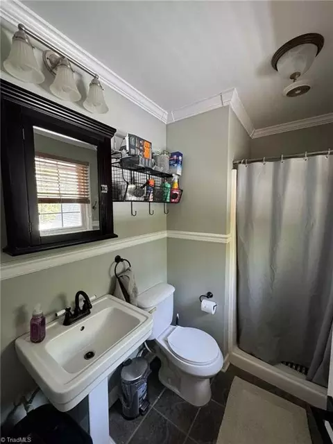 Bath - 109 Eldridge Ln, State Road, NC 28676 photo 3 of 5