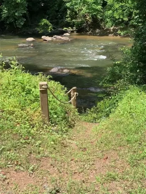 1175 Mabe Dr, Danbury, NC 27016