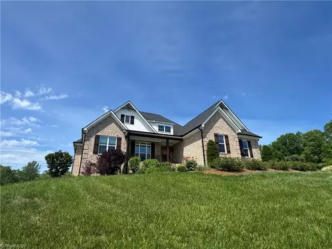 108 Flagstone Dr, King, NC 27021