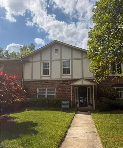 15 Fountain Manor Dr #B, Greensboro, NC 27405
