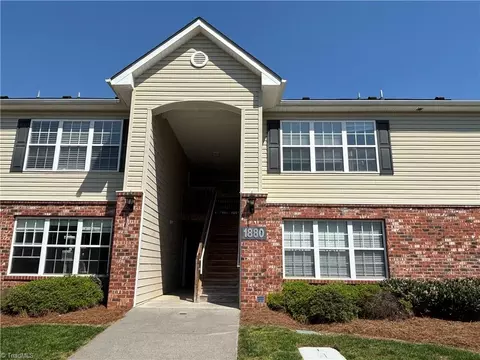 1880 Crest Hollow Dr #204, Winston Salem, NC 27127