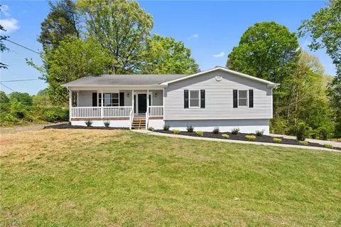 115 Davis Ave, Clemmons, NC 27012