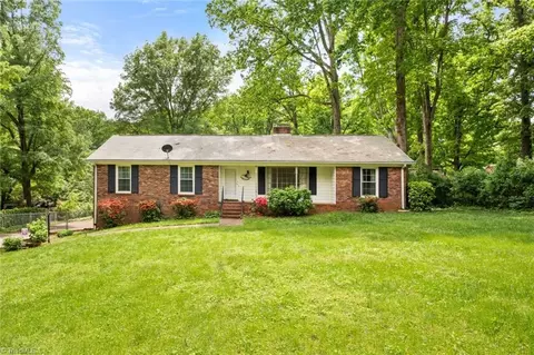 1010 Vienna Forest Dr, Pfafftown, NC 27040
