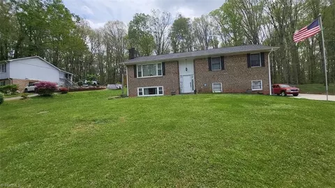 2914 Rhonswood Dr, Tobaccoville, NC 27050
