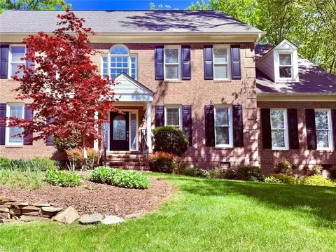 4 Starmount Farms Ct, Greensboro, NC 27408