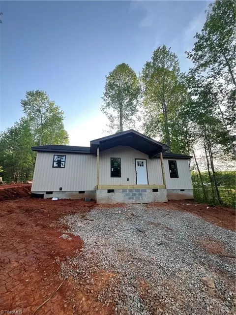 3077 Little Creek Dr, Thomasville, NC 27360