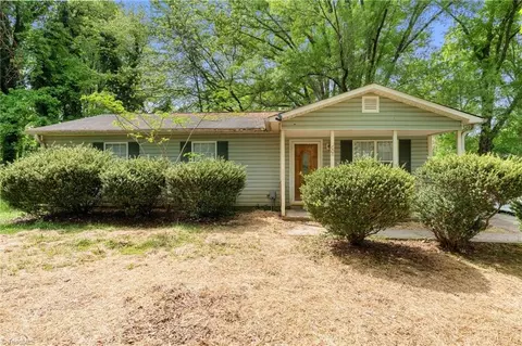 606 Voss St, Winston Salem, NC 27105