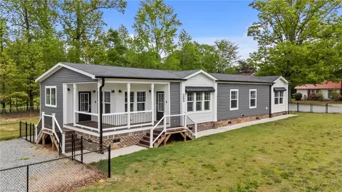 3983 Upper Lake Rd, Thomasville, NC 27360