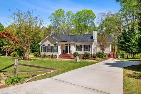 621 Honeysuckle Rd, Madison, NC 27025