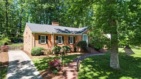 105 Forestdale Dr, Greensboro, NC 27403