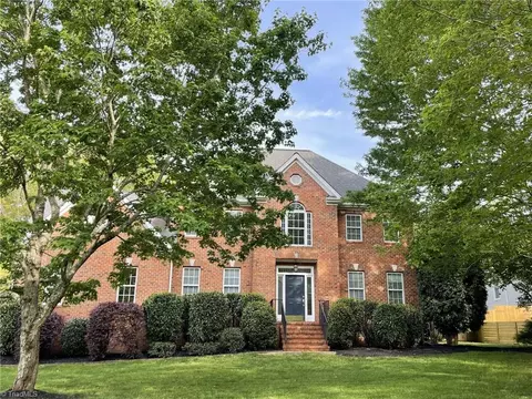 2810 Lockland Dr, Oak Ridge, NC 27310