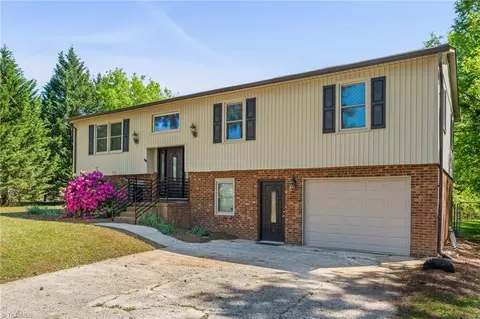 3975 Pine Ridge Dr, Trinity, NC 27370 photo 2