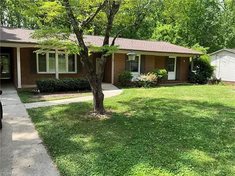 636 Colony Rd, Asheboro, NC 27205