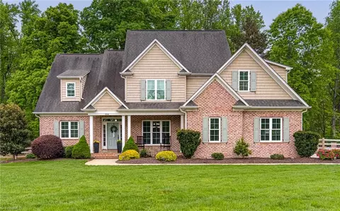 1924 Woodstock Rd, Clemmons, NC 27012