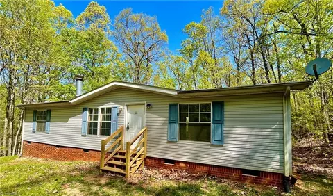1458 Merridon Dr, Pinnacle, NC 27043