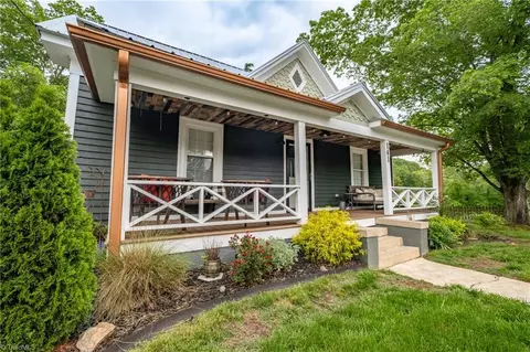 141 Lexington Rd E, Mocksville, NC 27028