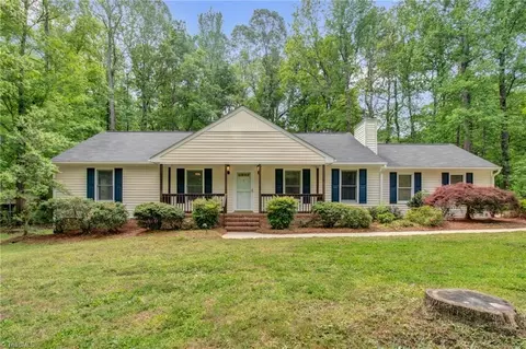 1412 Carriage Run Dr, Pleasant Garden, NC 27313