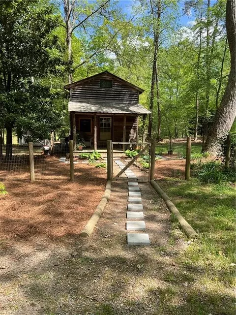 1577 Brown Rd, Summerfield, NC 27358