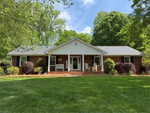 2325 Bluegrass Ln, Winston Salem, NC 27107