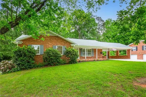 705 Memorial Park Dr, Thomasville, NC 27360