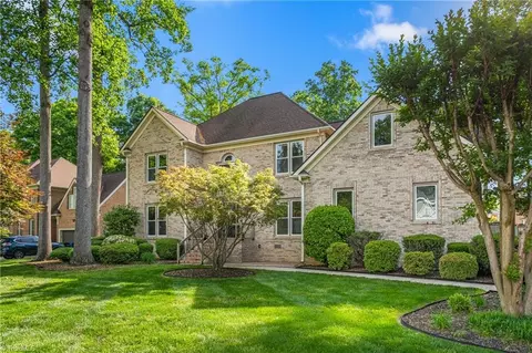 108 Byrnwood Dr, Jamestown, NC 27282
