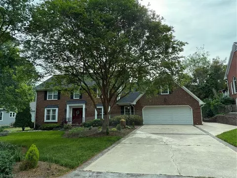 402 Beverly Pl, Greensboro, NC 27403