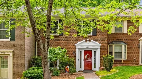 2418 Cottage Pl, Greensboro, NC 27455