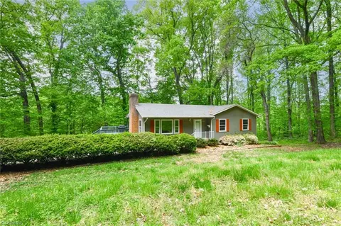2307 Barn Swallow Rd, Kernersville, NC 27284