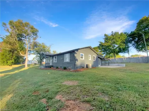 Exterior - 3916 Rollingwood Ct, Trinity, NC 27370 photo 3 of 4
