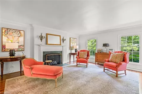 Living - 815 Hillcrest Dr, High Point, NC 27262 photo 1 of 4