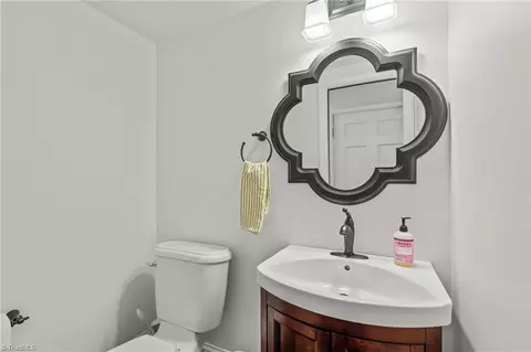 Bath - 815 Hillcrest Dr, High Point, NC 27262 photo 6 of 6