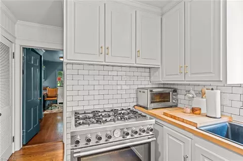 Kitchen - 815 Hillcrest Dr, High Point, NC 27262 photo 3 of 4