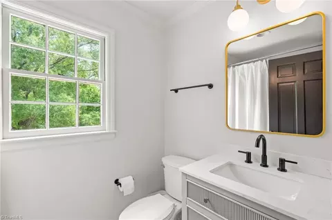 Bath - 815 Hillcrest Dr, High Point, NC 27262 photo 5 of 6