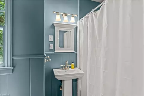 Bath - 815 Hillcrest Dr, High Point, NC 27262 photo 1 of 6
