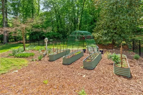 Exterior - 815 Hillcrest Dr, High Point, NC 27262 photo 5 of 5