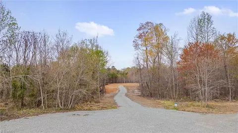 1264 Wynnstar Ln, Efland, NC 27243