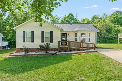 822 Central Ct, High Point, NC 27260