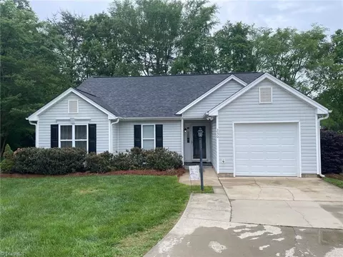 230 Salem Ridge Ct, Clemmons, NC 27012
