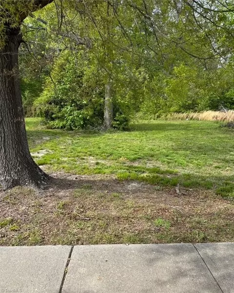 409 Nelson St, Kernersville, NC 27284