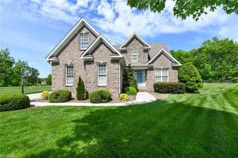 5806 Mabe Dr, Oak Ridge, NC 27310