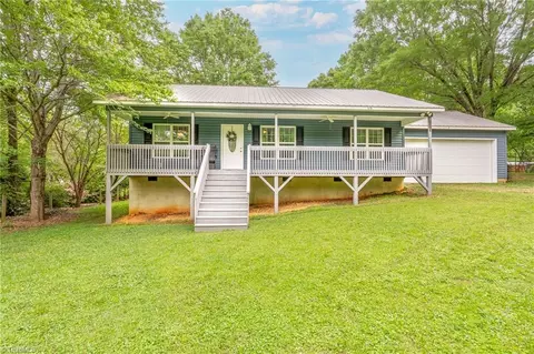 577 Fairgrove Rd, Thomasville, NC 27360