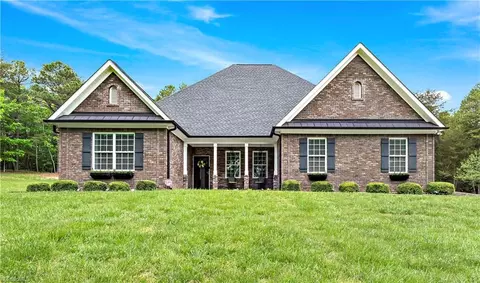 7567 Thriftwood Ct, Lewisville, NC 27023