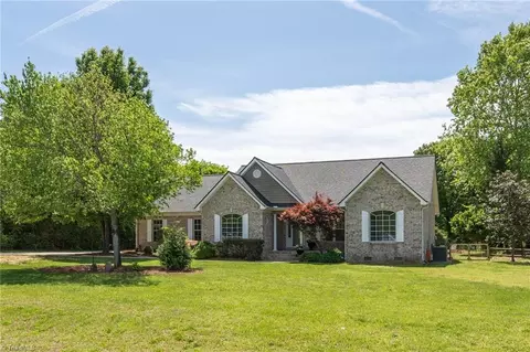 203 Steeple View Dr, Randleman, NC 27317
