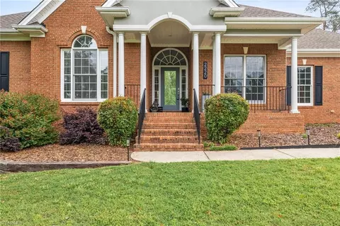 2220 Plainview Dr, High Point, NC 27265 photo 3